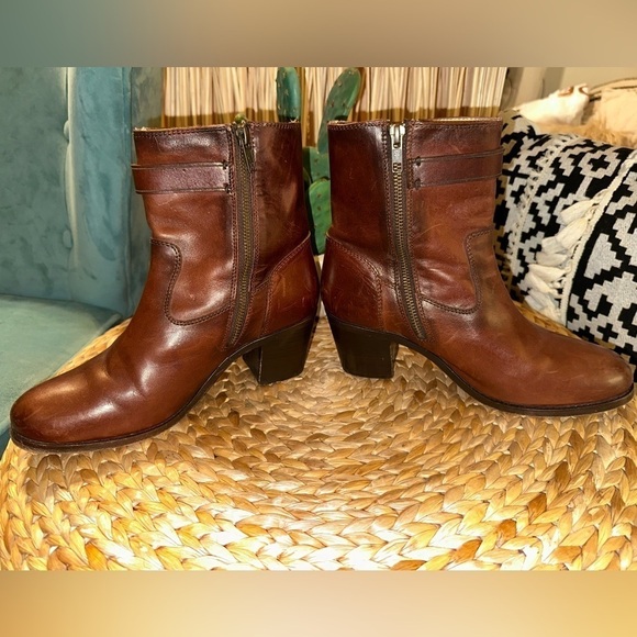 UEC FRYE Malorie Button Short Boot Women’s 8 Tan Vintage Leather Side Zip $358 - Picture 4 of 13